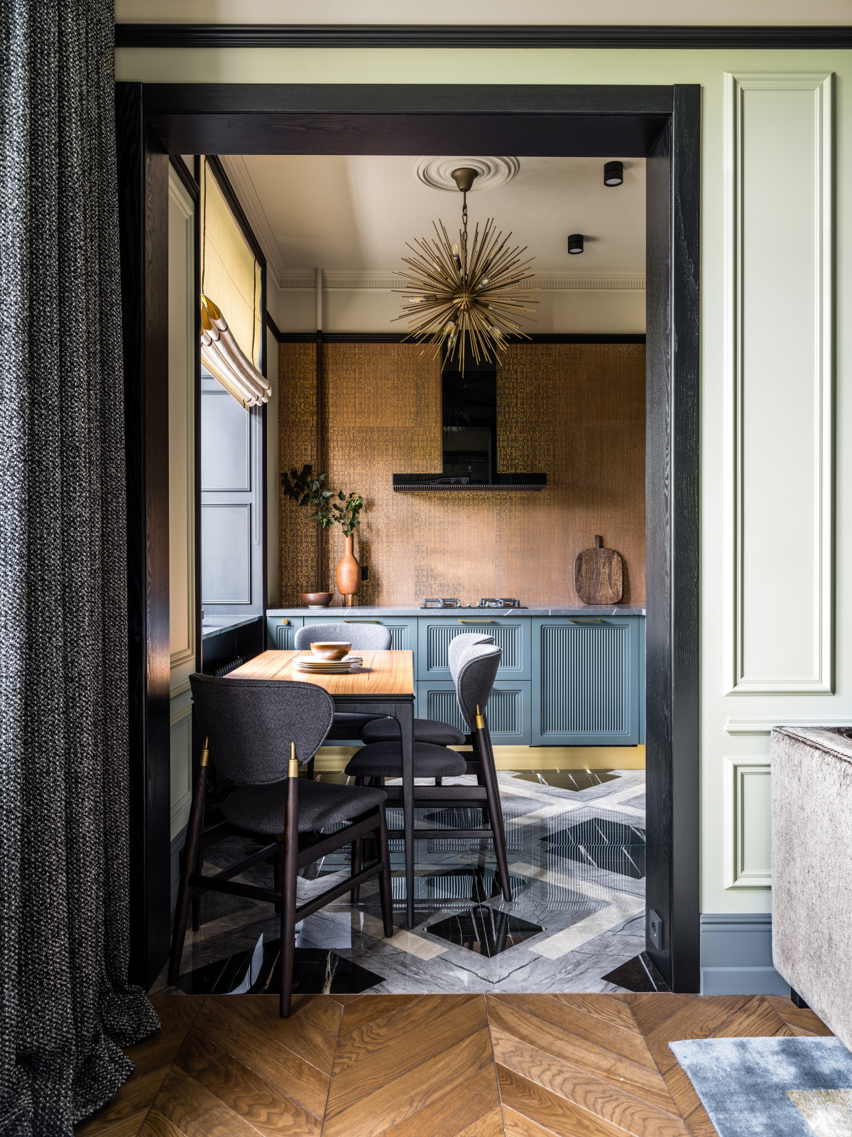 Сталинка на Университетском проспекте, 75 кВ.м.