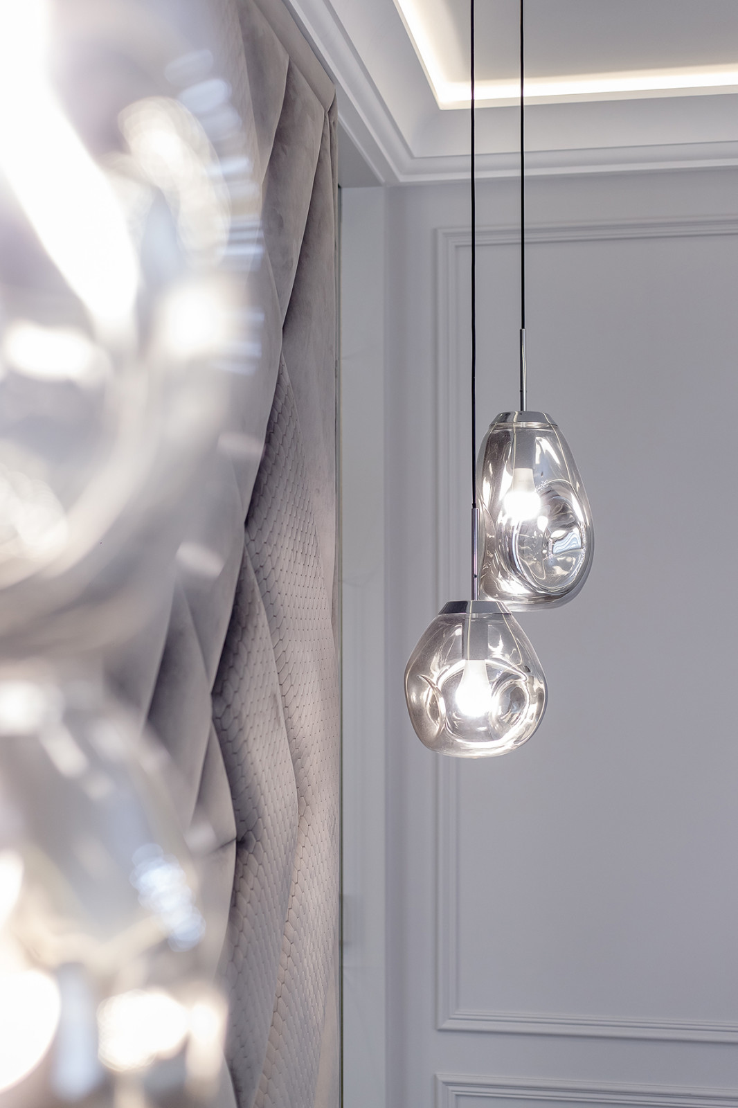 Реализация спальни "Современная классика" в серых тонах