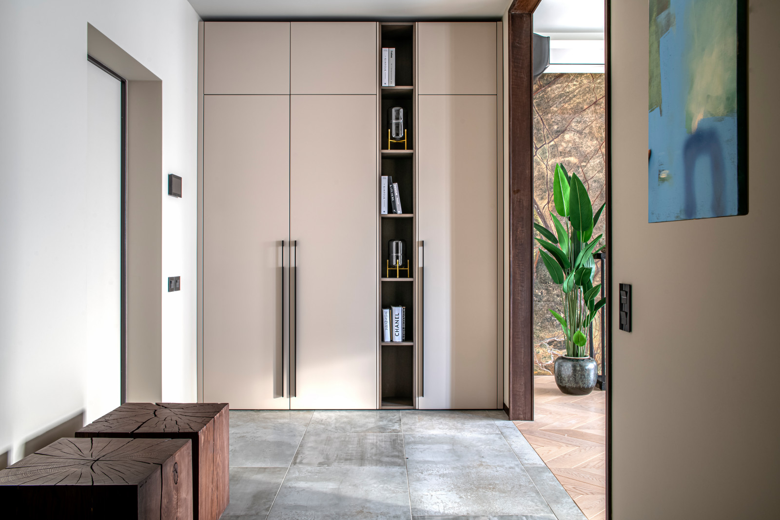 Houzz тур: Интерьер с шестью спрятанными монолитными колоннами