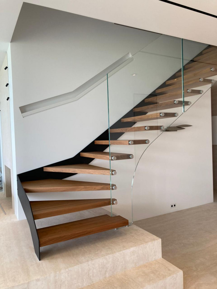 Современная лестница в квартире