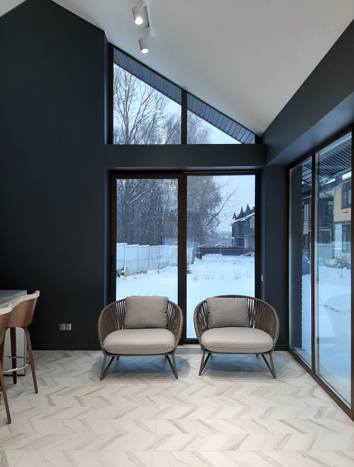 Беседка с панорамным остеклением.