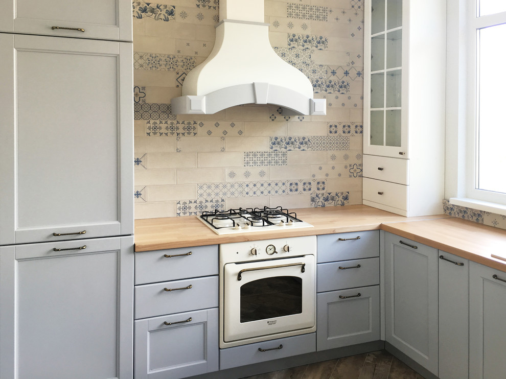 Кухня с фасадами Ларс из бука