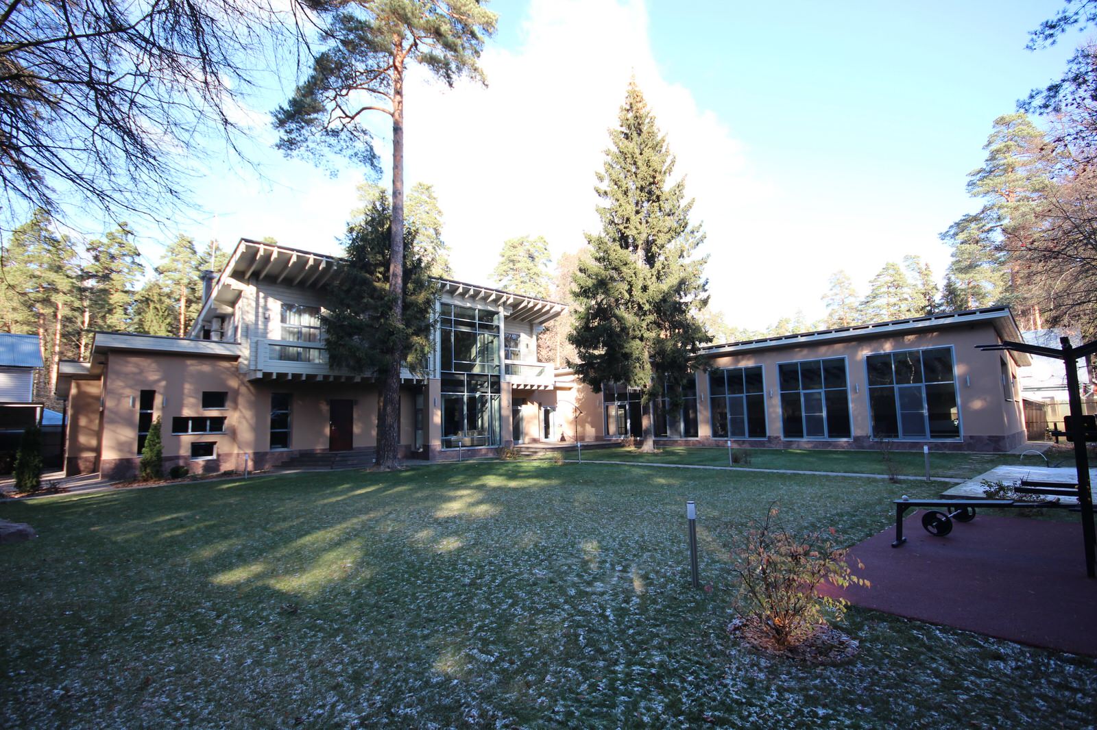 Обложка проекта: Жилой дом с бассейном