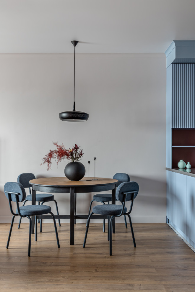 Трехкомнатная квартира с кухней—гостиной