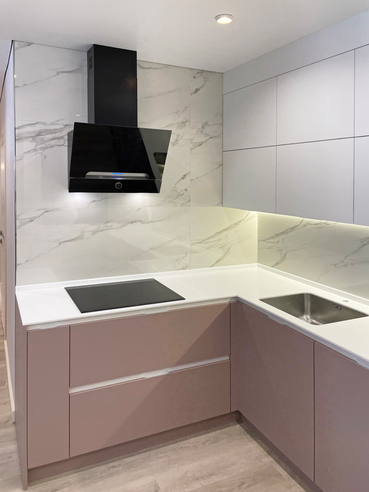 Кухня в нежных тонах