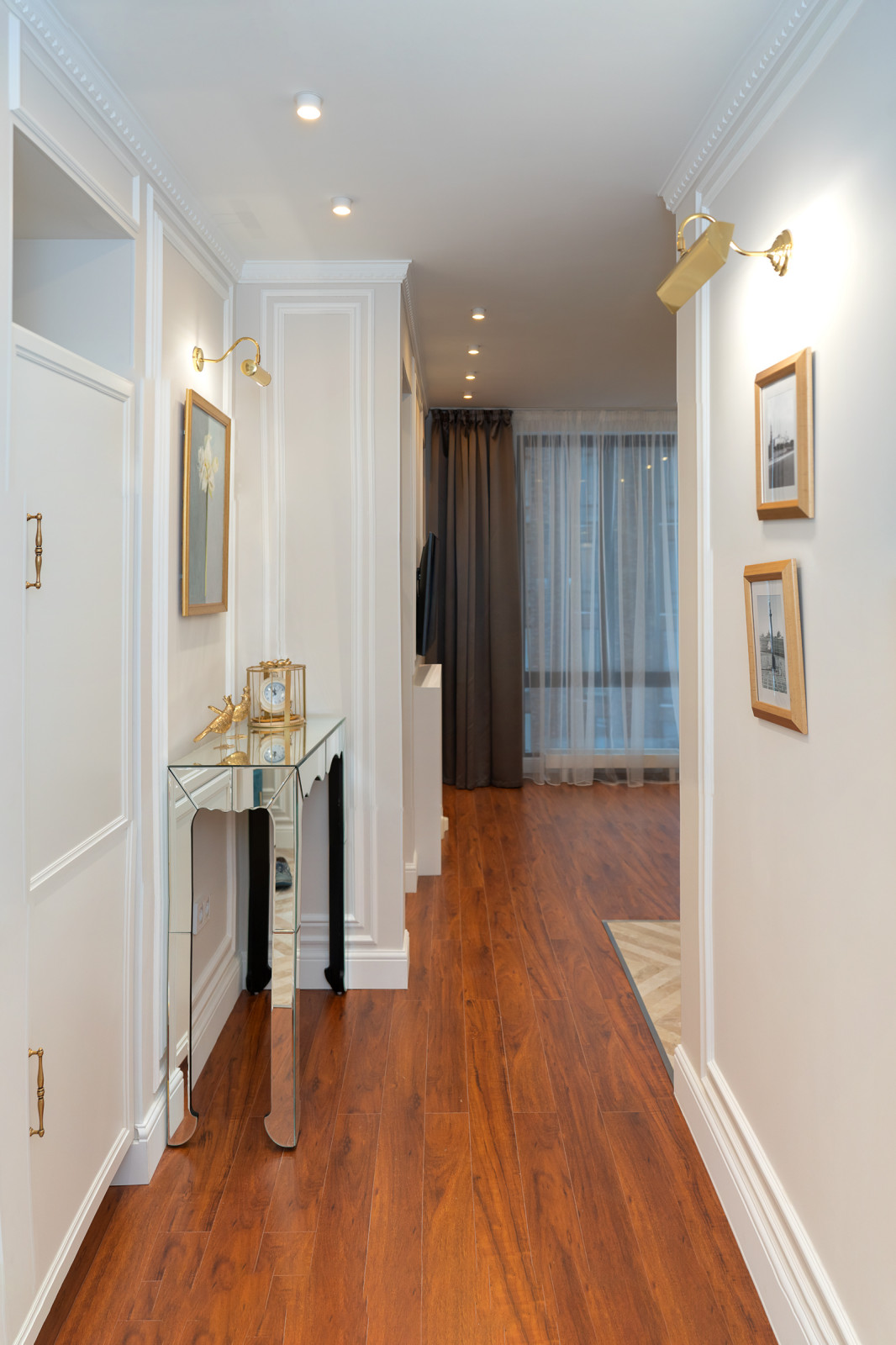 Двухкомнатная квартира 34кв.м. в неоклассическом стиле.