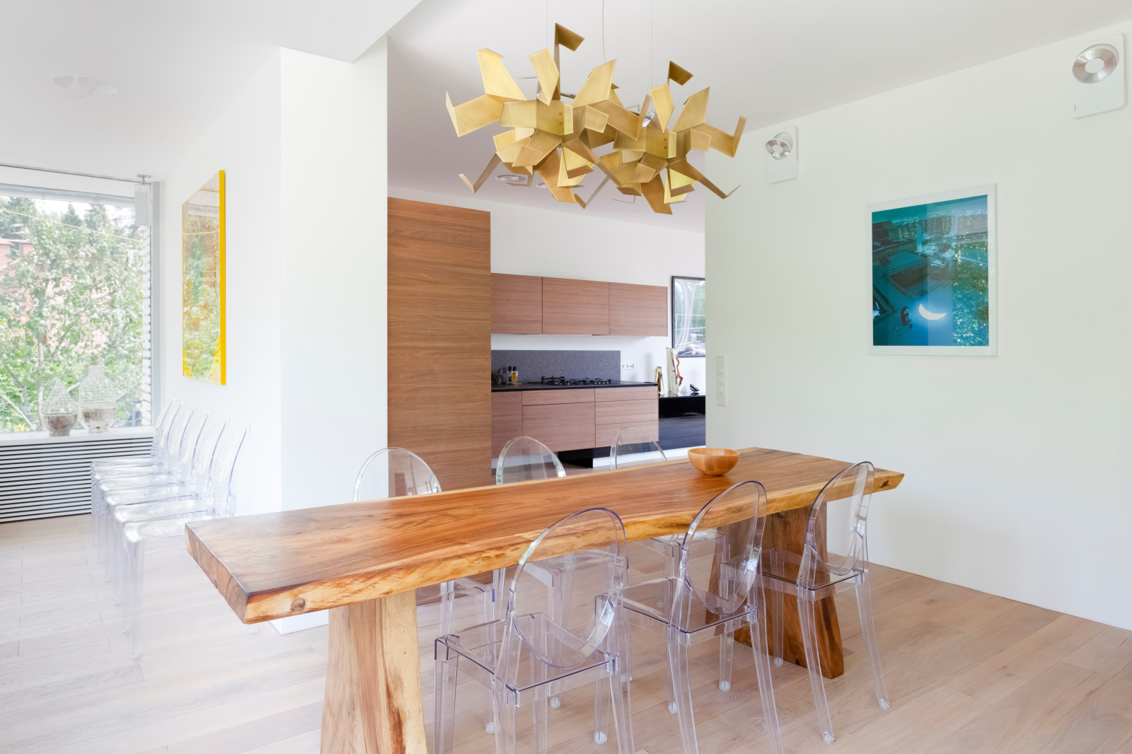 Коттедж в поселке "N"