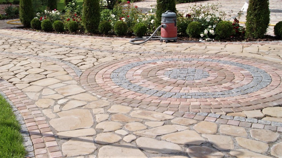 ИЗ ВАРЯГ В ГРЕКИ