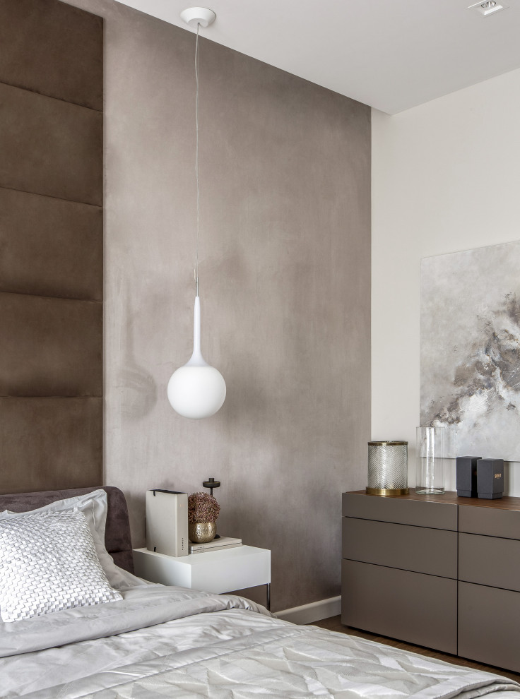 Трехкомнатная квартира в центре Петербурга