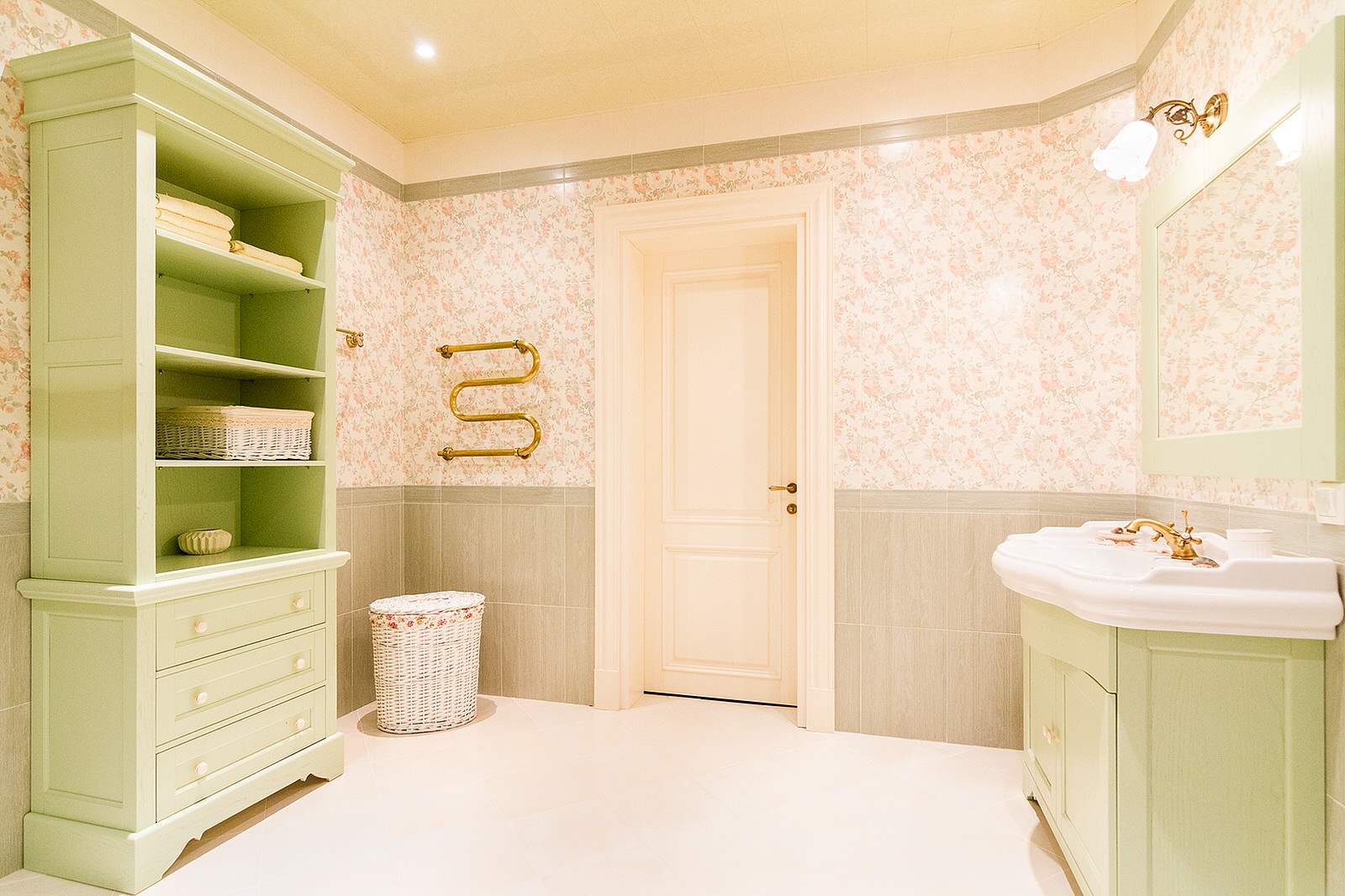 Тумба и пенал в стиле Прованс.