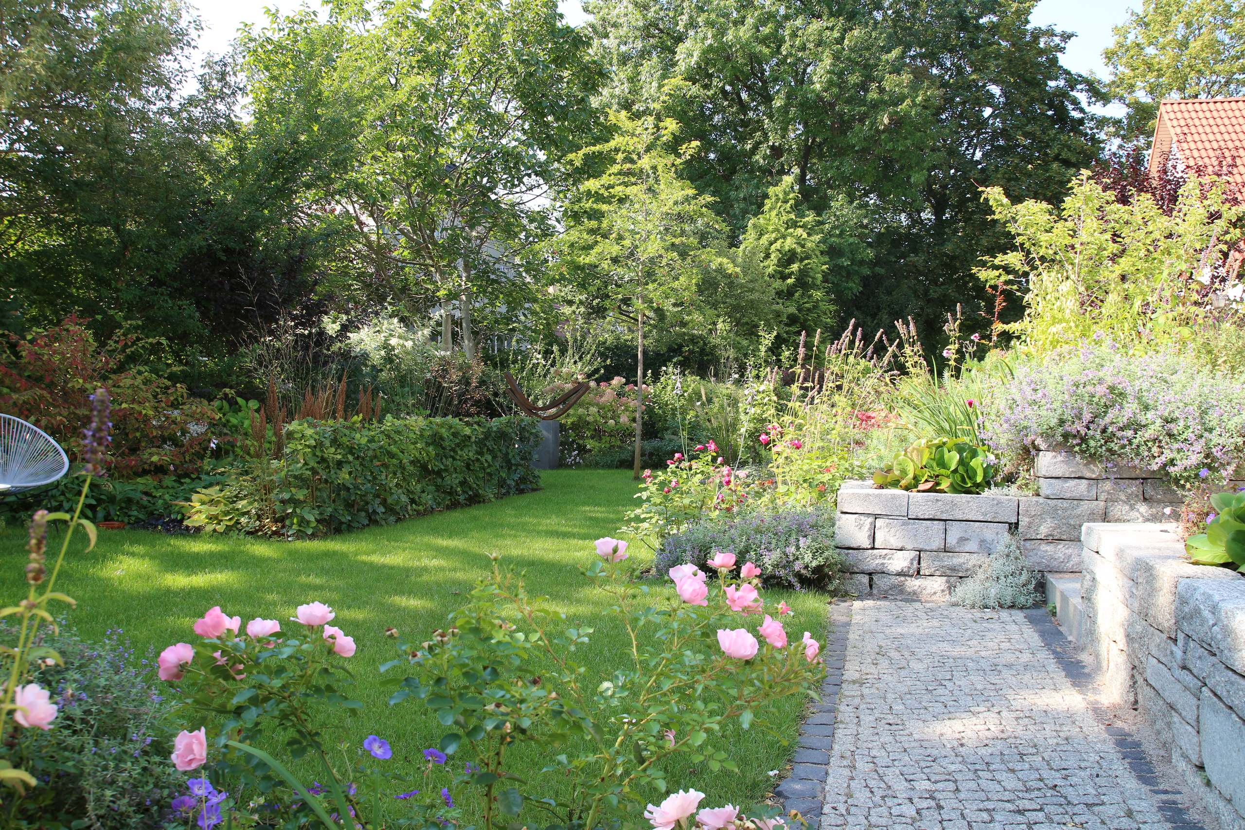 Houzz тур: Маленький сад для четырех сезонов