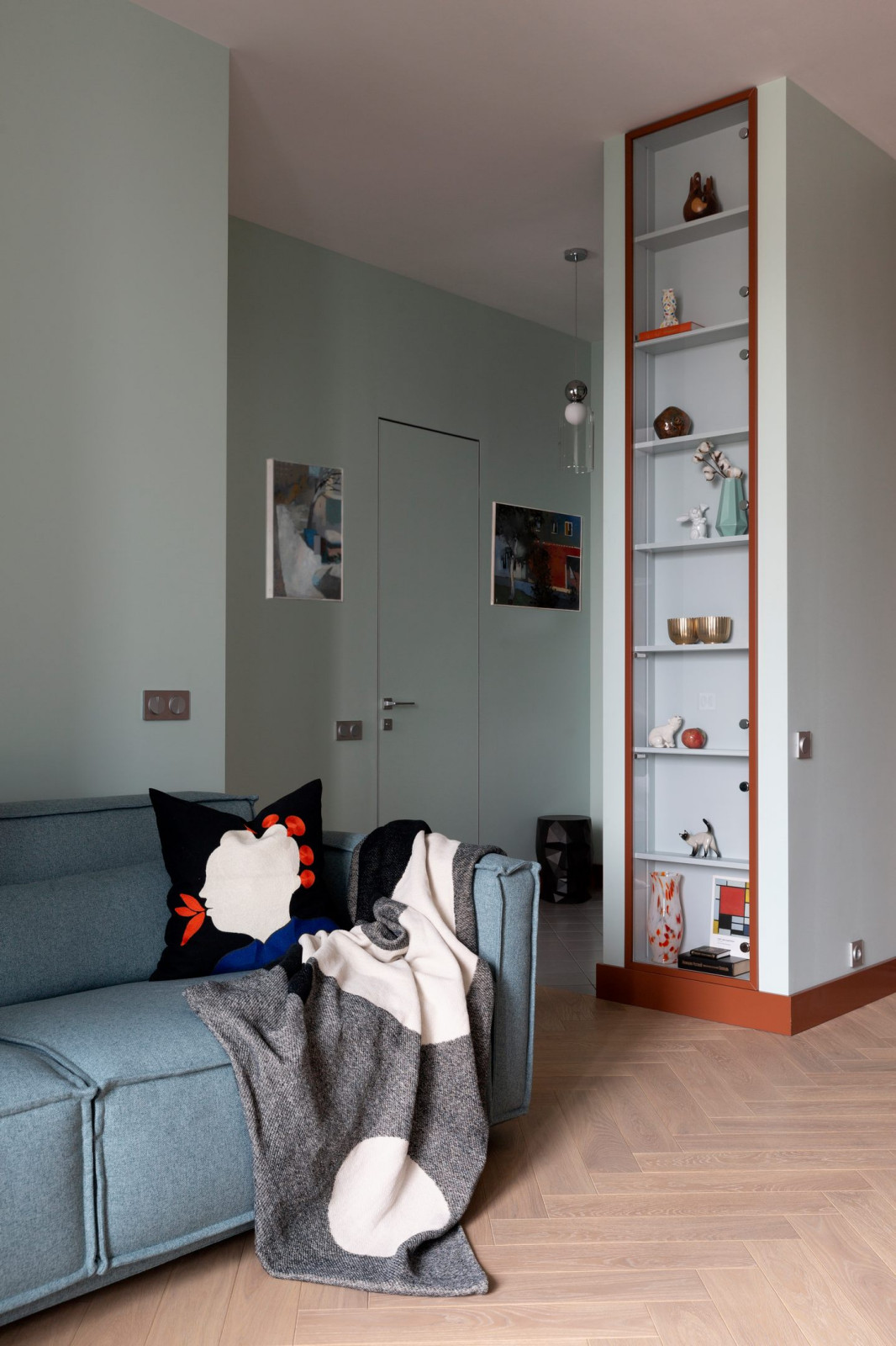 Публикация ElleDecoration.ru Квартира 48 м² в сочной цветовой гамме в Москве