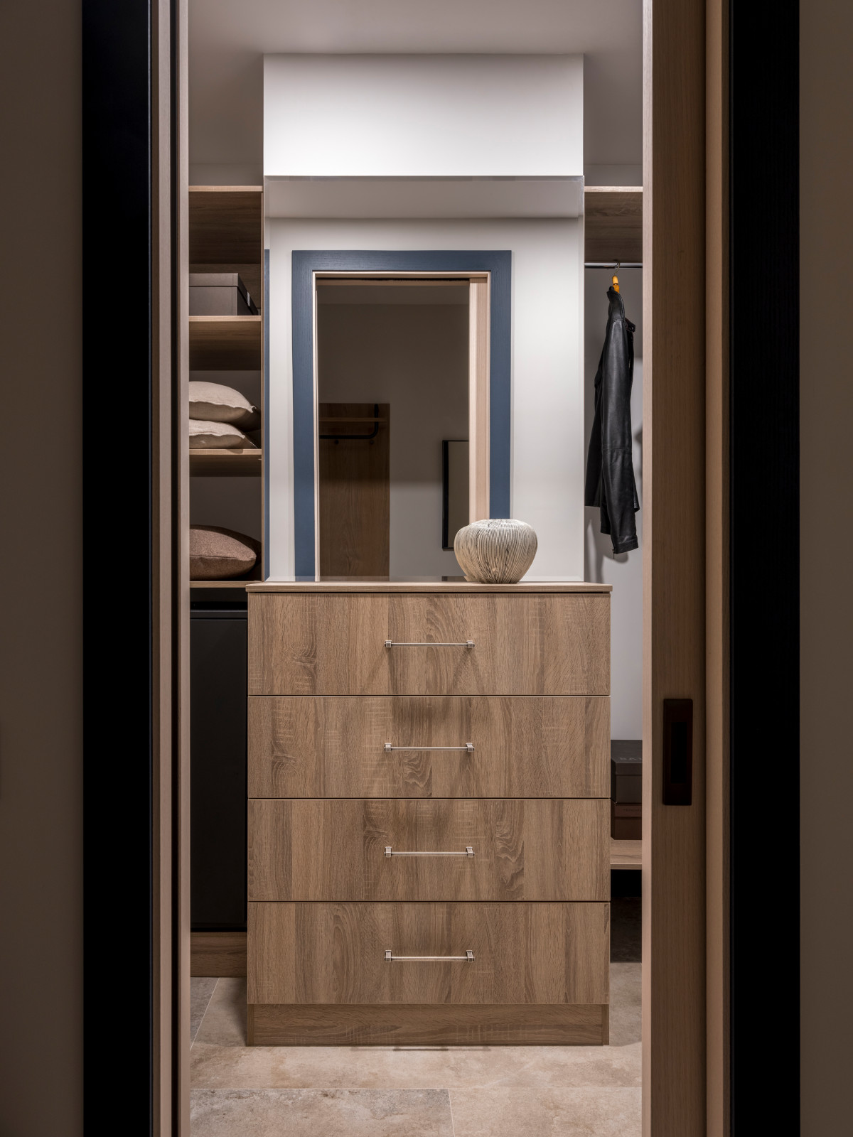 Вдали от глаз/ Out of sight