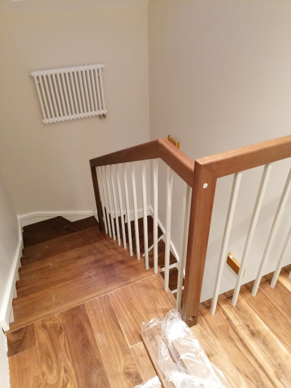 три лестницы  с металлическим ограждением