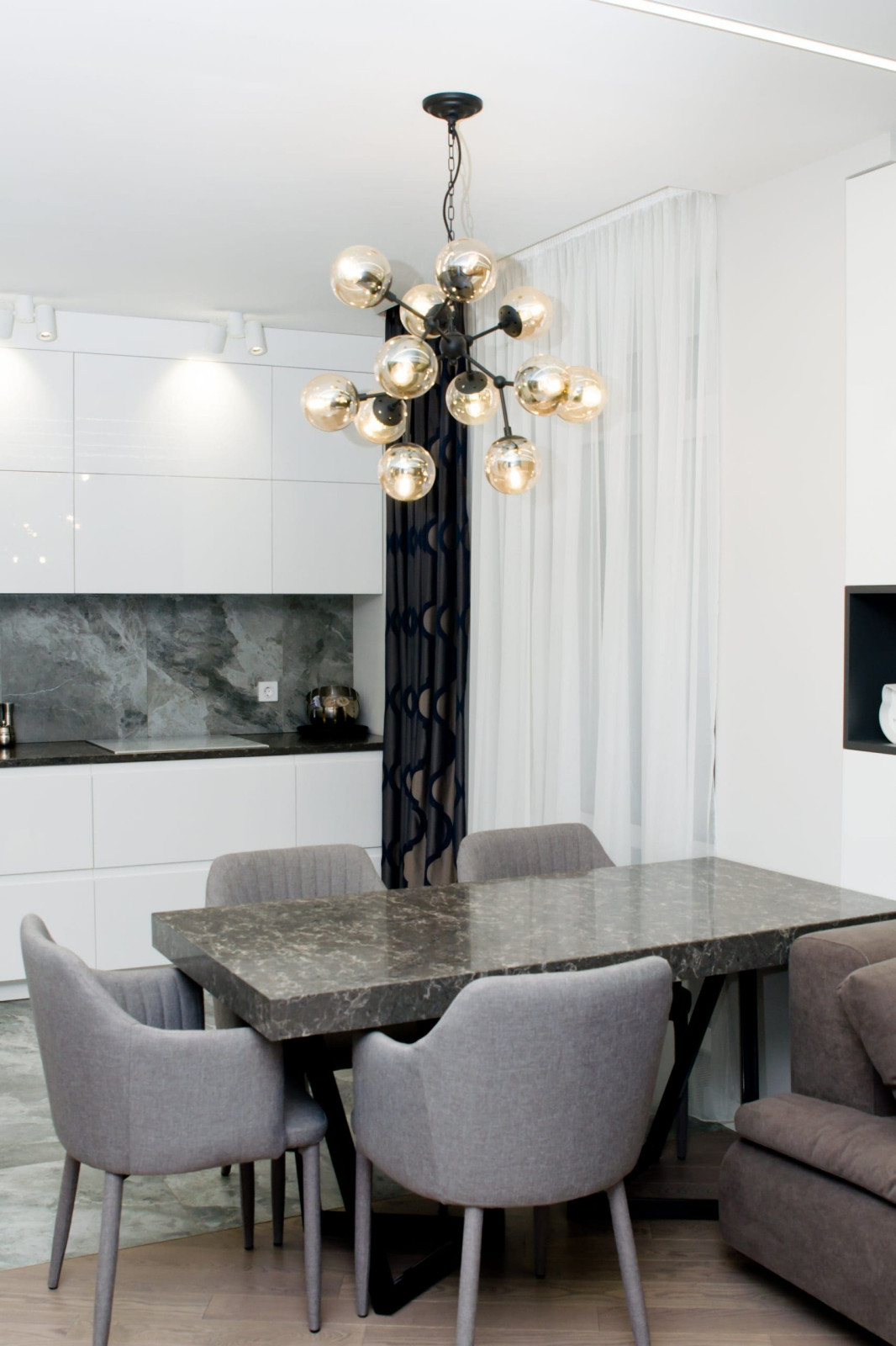 Обложка проекта: Капитальный ремонт двухкомнатной квартиры по дизайн проекту