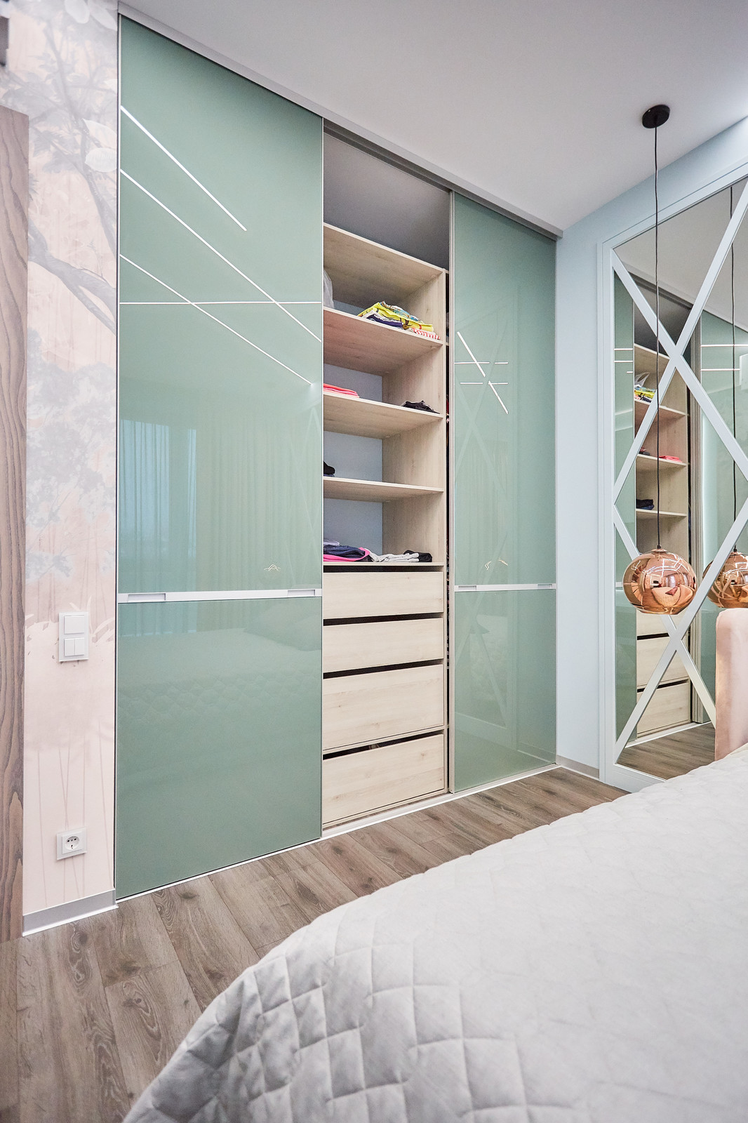 Обложка альбома: гардеробная