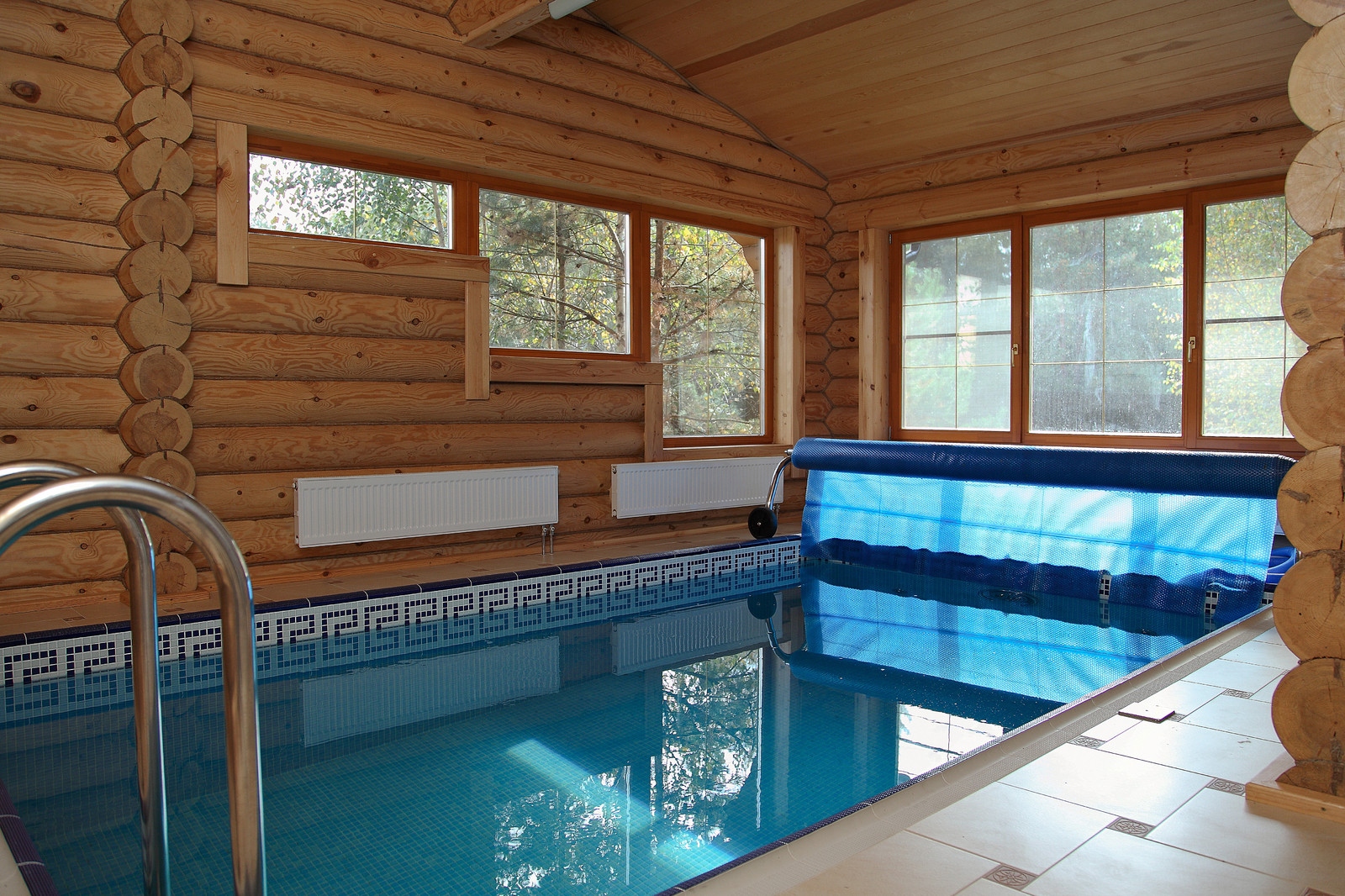 Обложка проекта: Деревянная баня с бассейном