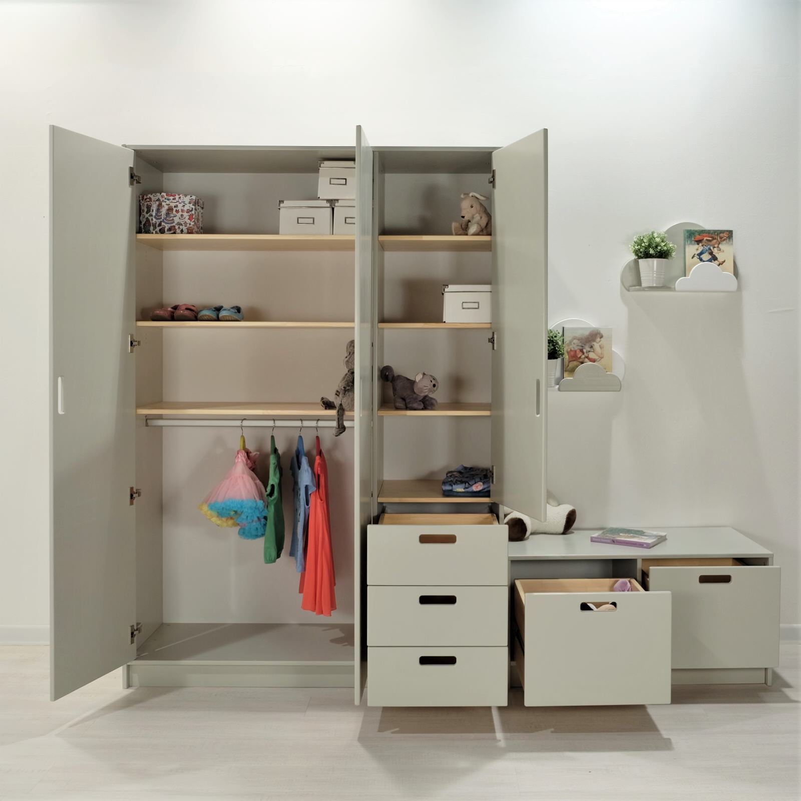 Детские шкафы и стеллажи