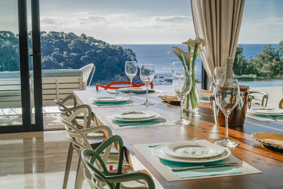 ИСПАНСКАЯ РИВЬЕРА. ДОМ НА СКЛОНЕ.