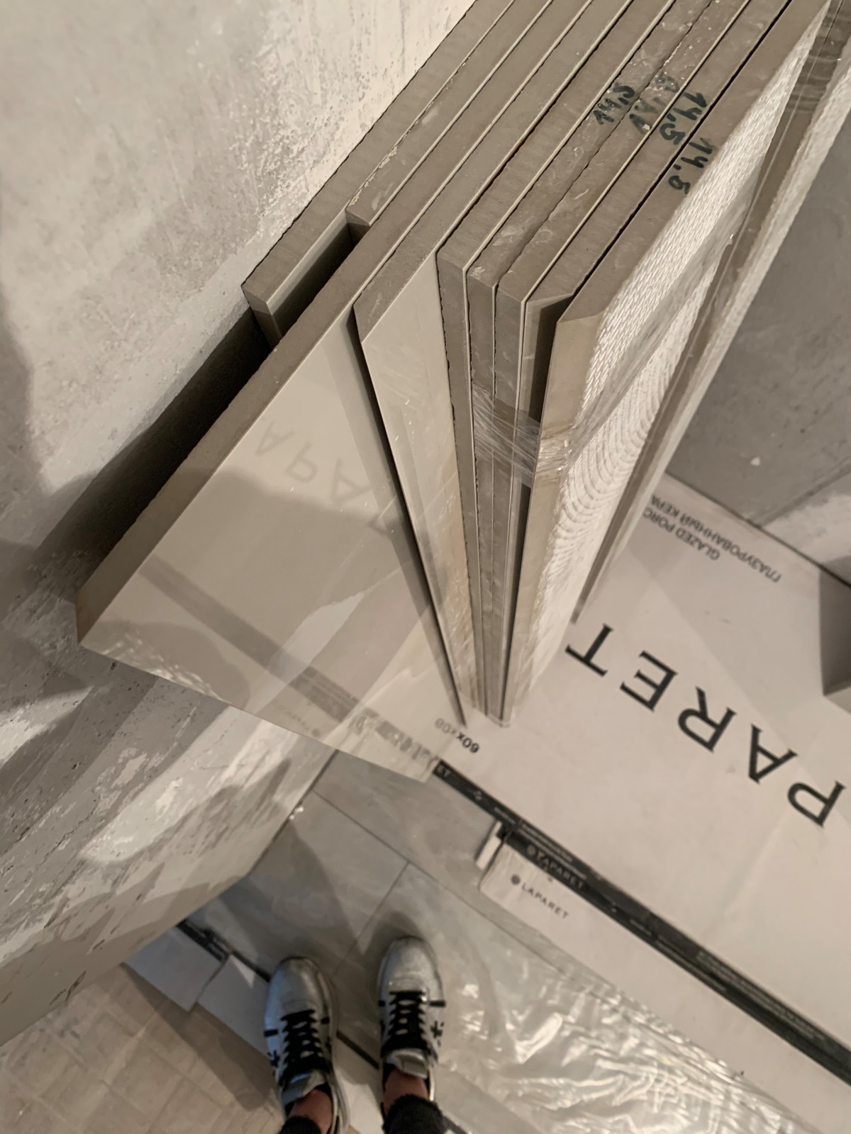 Запил кромки керамогранита под 45’ на производстве