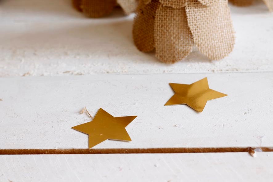 Фотоохота: Ёлки из бумаги, которые можно сделать за час