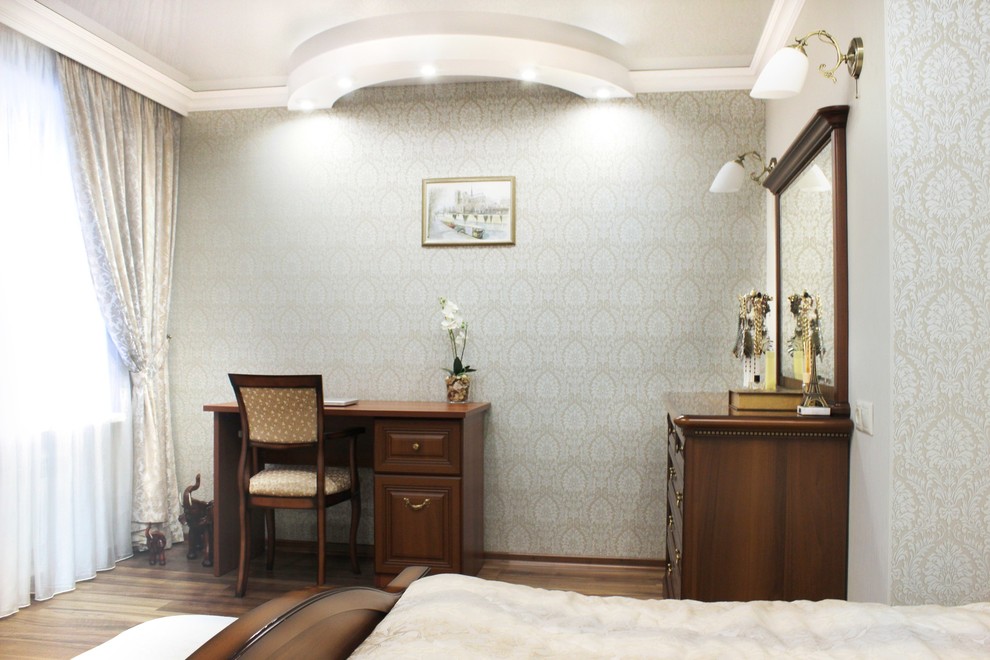 Натяжные потолки в квартире "классического стиля"