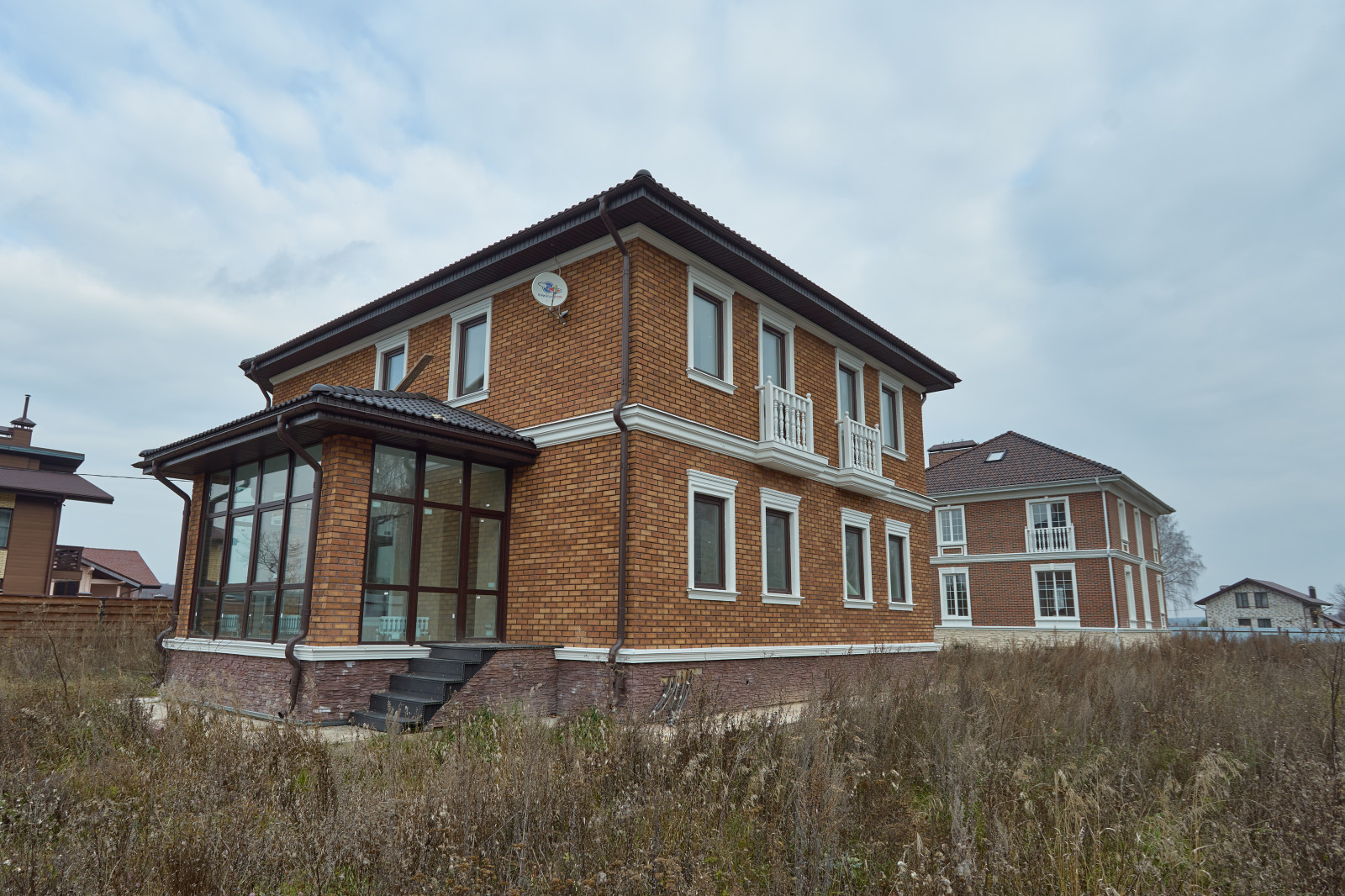 Дом в английском стиле. 255 м^2 г.Казань деревня Зимняя Горка.