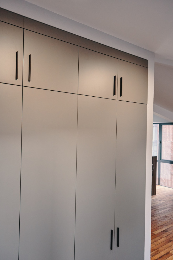 Шкаф распашной raumplus серый