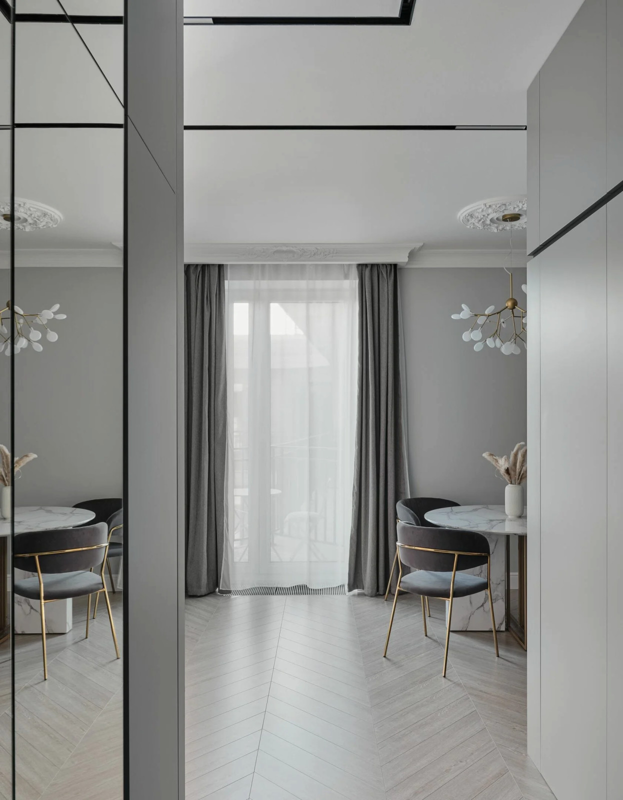 Кухня и гостиная зона для апарт отеля в Санкт-Петербурге