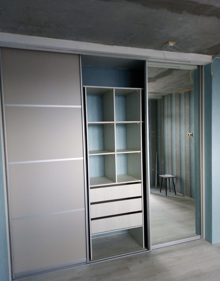 Шкафы и стеллажи