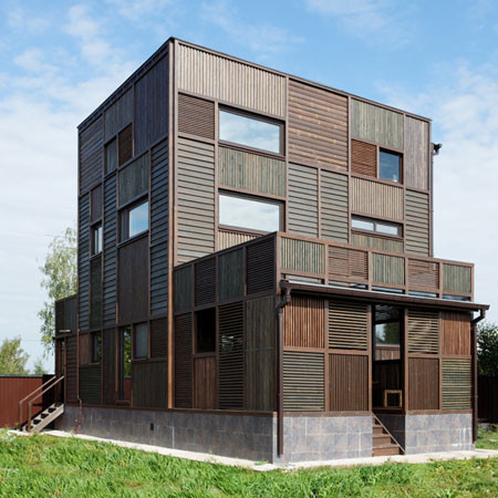 Деревянный дом в стиле пэчворк