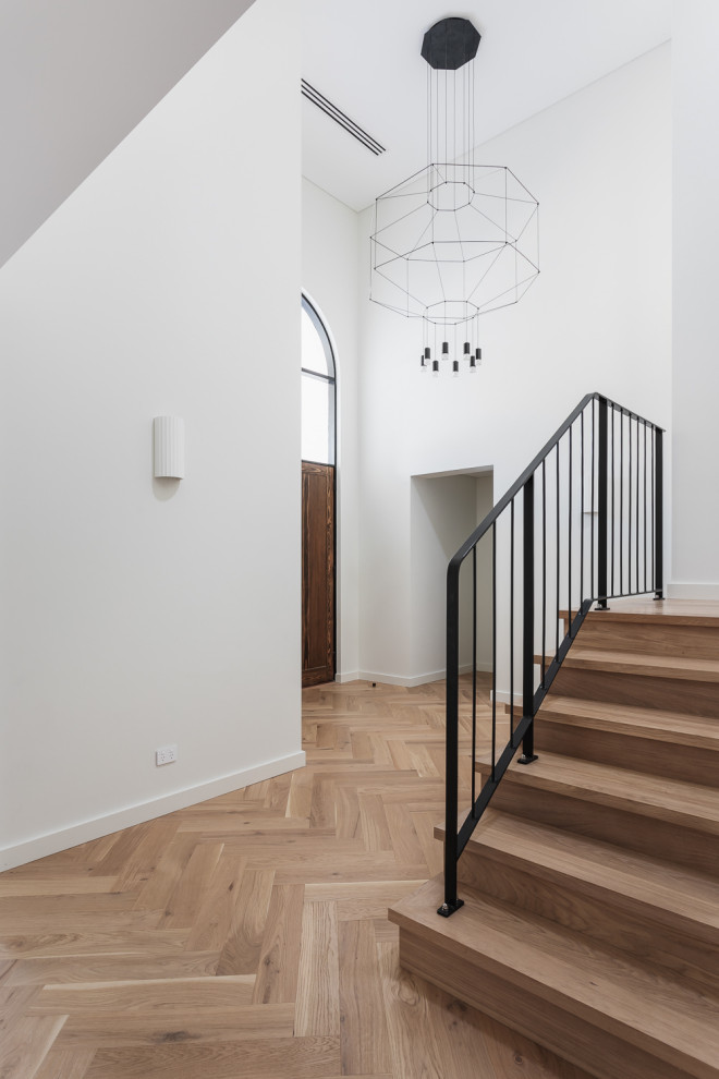 Коридор с лестницей