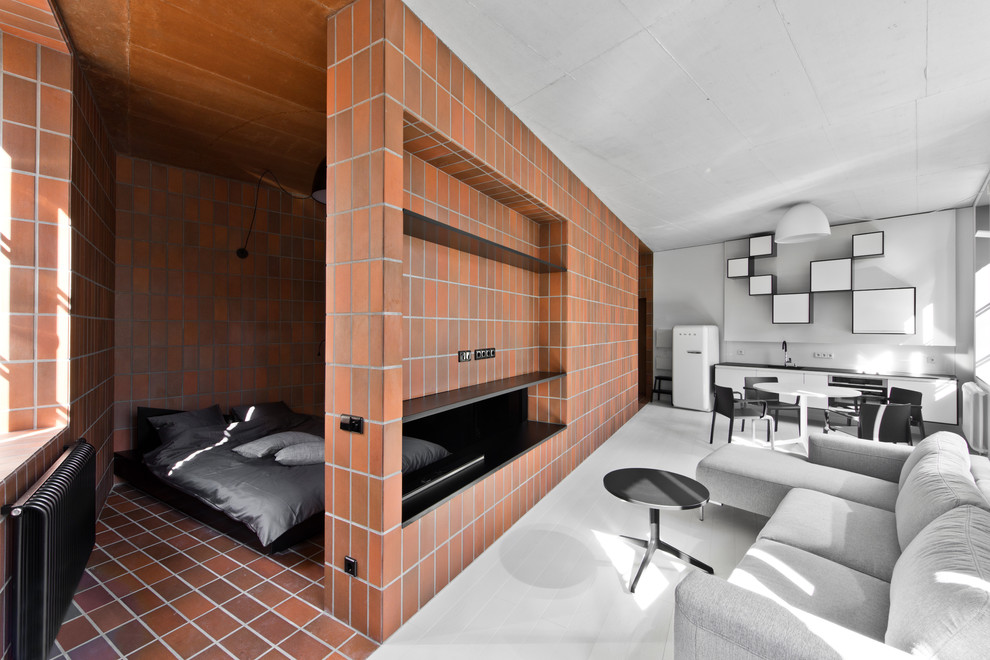 Houzz Литва: Аскетичная квартира с клинкерной стеной посредине
