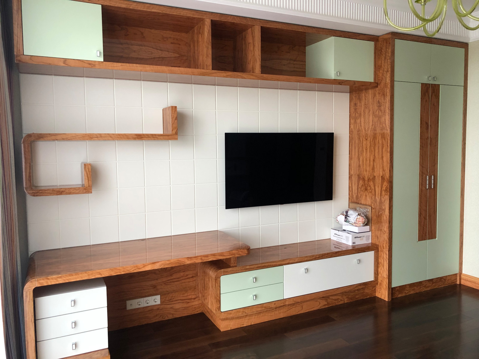 Рабочий стол в детской.