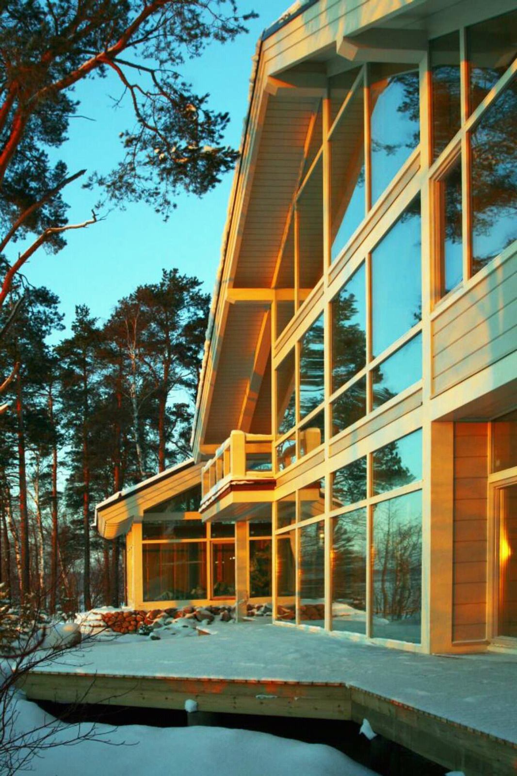 Обложка проекта: Стеклянный дом на озере Комсомольское