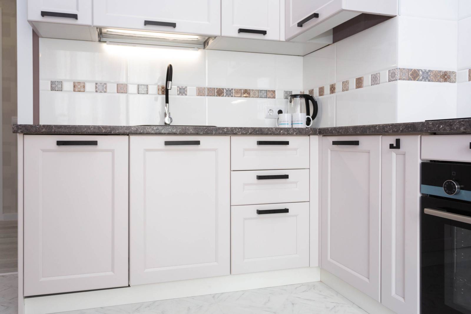 Кухня с котом