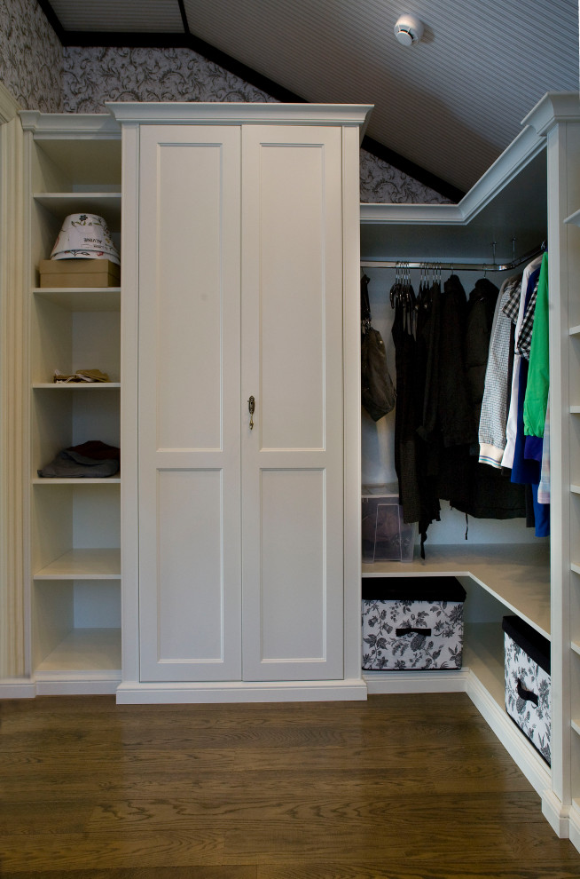 Гардеробная в деревянном доме