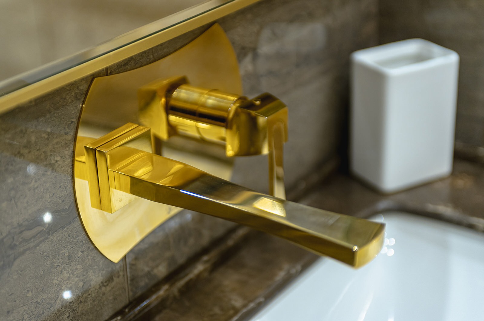 ЖК ЗАЗЕРКАЛЬЕ 407