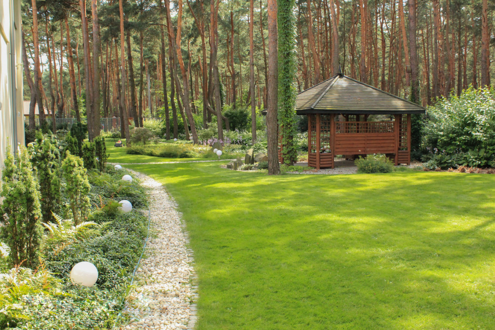 Тенистый сад в лестном массиве