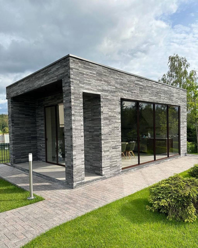 Обложка проекта: Раздвижное остекление павильонов Люксист