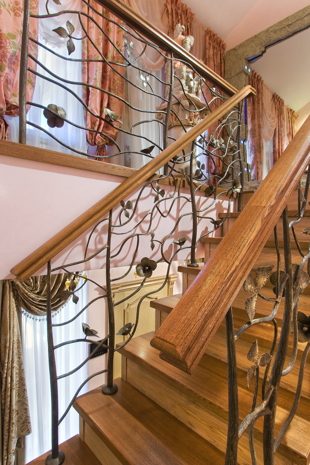 Интерьер коттеджа в ярких тонах