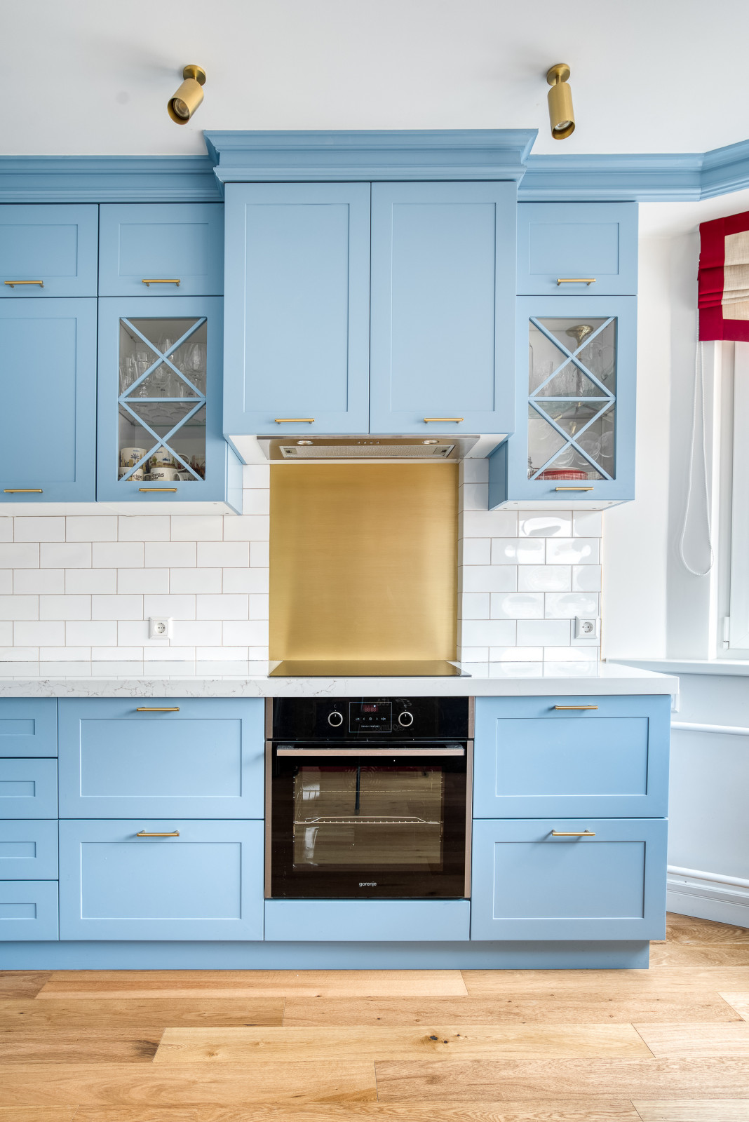 Проект угловой кухни в стиле неоклассика