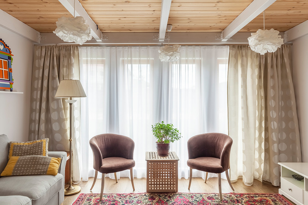 В гостях: Удивительный забор и черный-черный дом