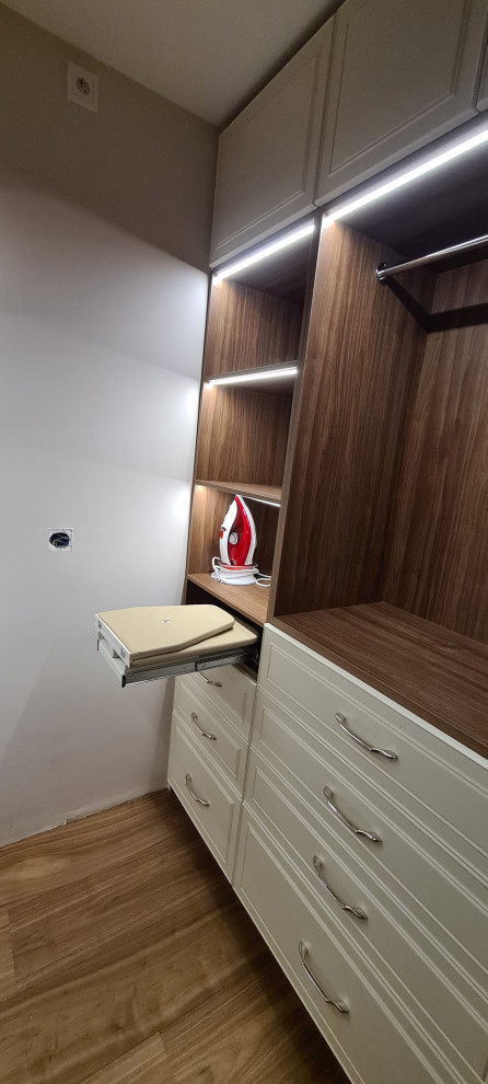 Гардеробная с гладильной доской