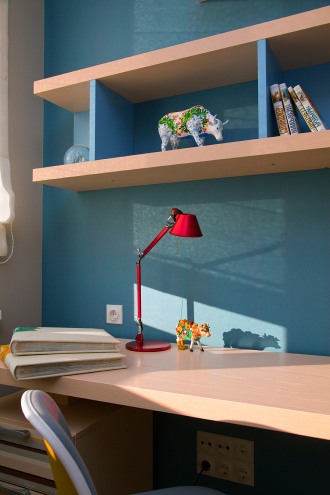 СОВРЕМЕННЫЙ ИНТЕРЬЕР С АНТИКВАРНЫМ КОМОДОМ