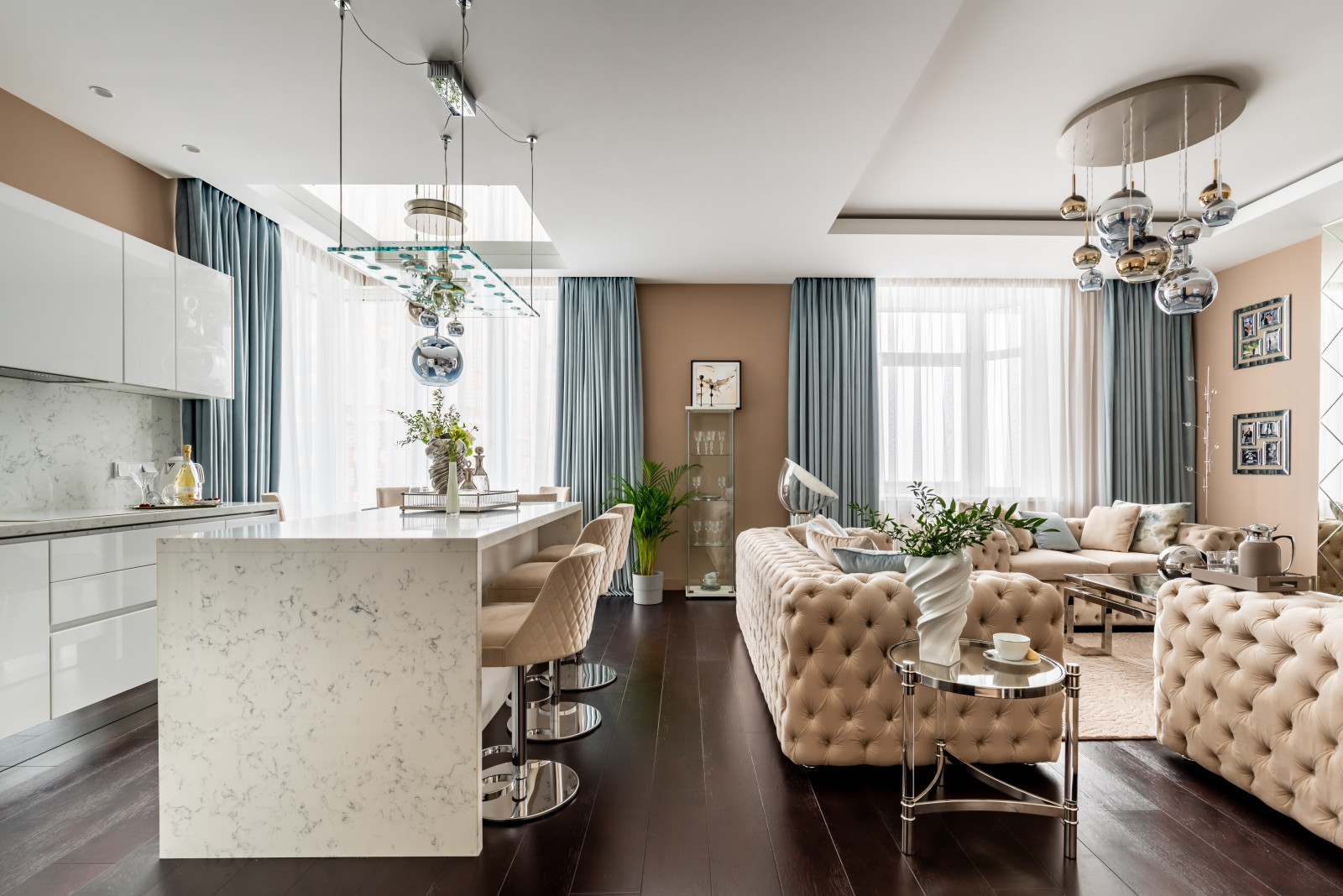 Обложка проекта: Бежевый и зеркала