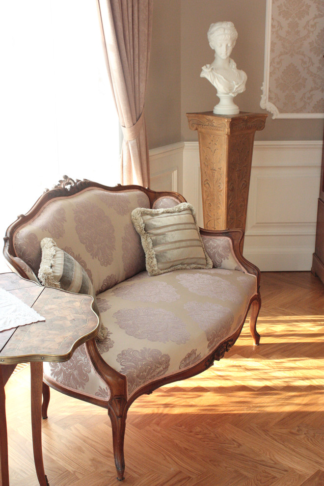 Recreating the Interior of the Chekhov’s Period in a Suburban Residence