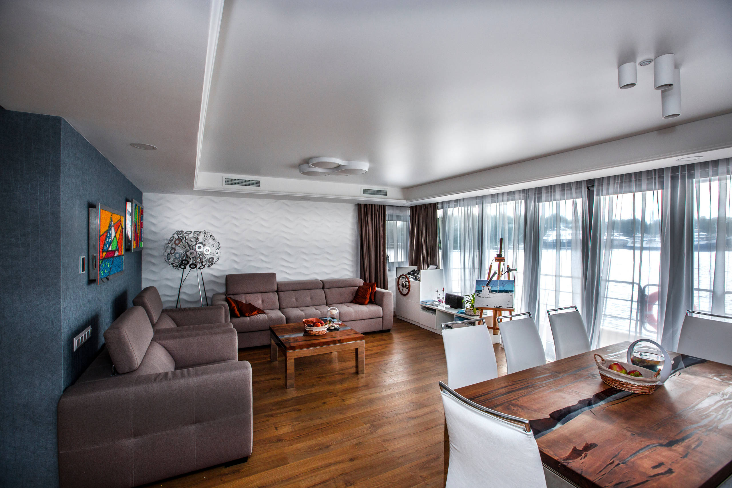 В гостях: Дом, в котором можно плавать по Москве и рыбачить