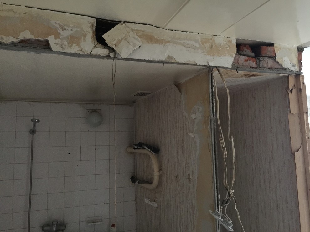 Сантехкабина: Что делать, снести или оставить?