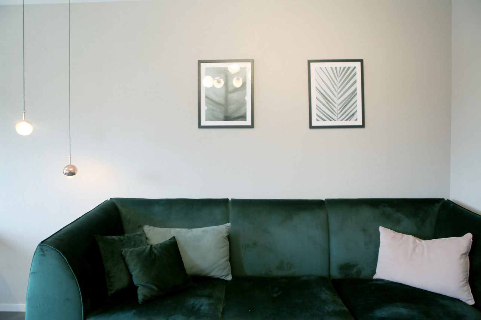 Green leaves and powder rose modern appartment